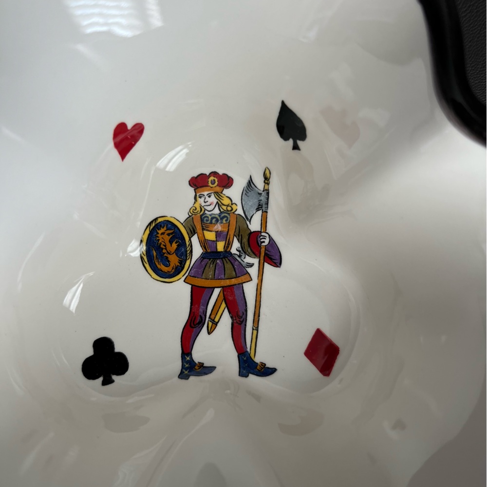 Tabletops Gallery King of Hearts Ceramic snack/serving Bowl - Picture 3 of 5